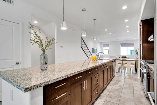 Foto del edificio - 1512 W Artesia Sq