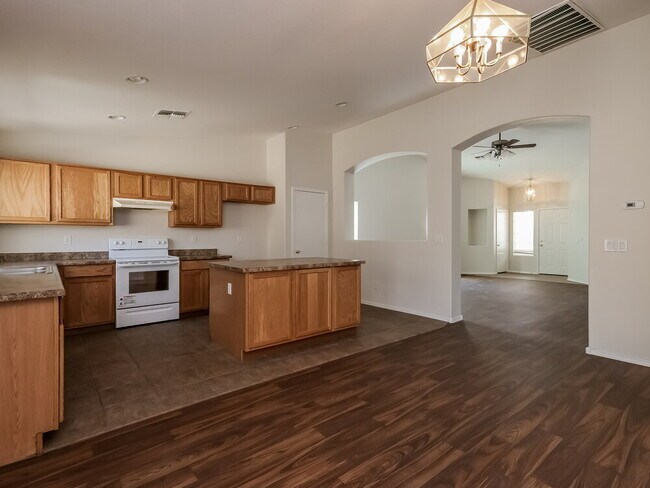 Foto del edificio - 15106 W Monroe St