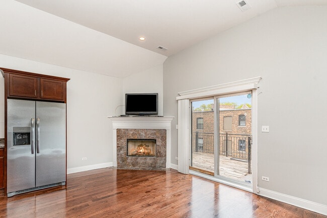 Building Photo - 641 E 50th St