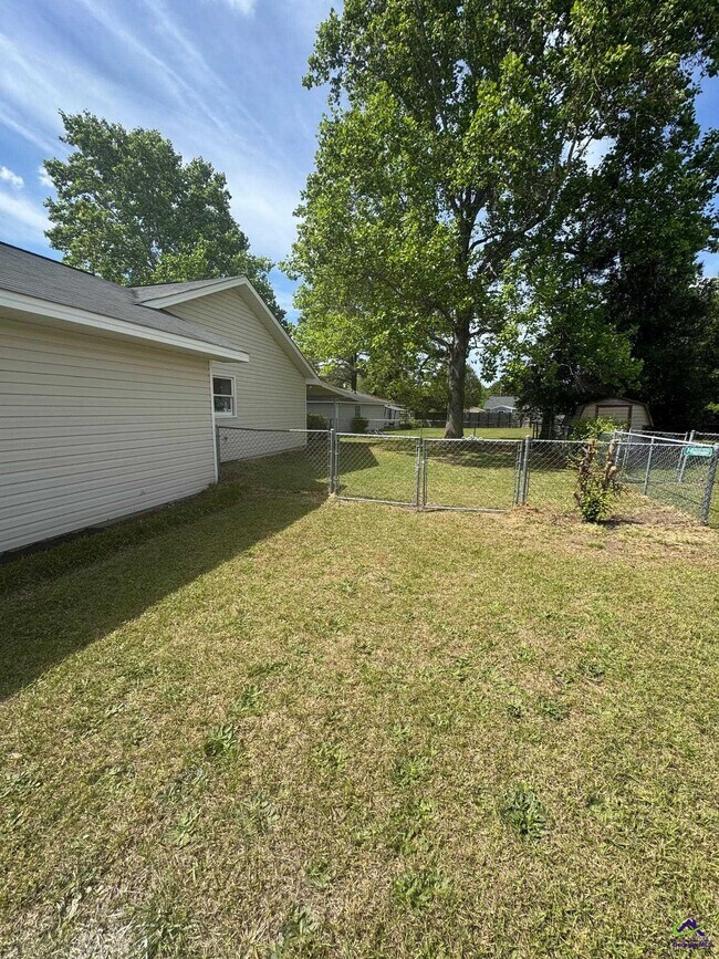 Foto del edificio - 700 Fieldstone Rd