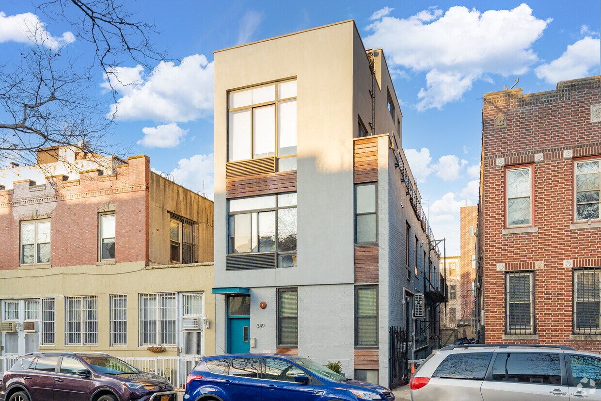 Primary Photo - 349 16th St