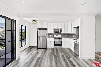 Building Photo - 909 Croft Ave