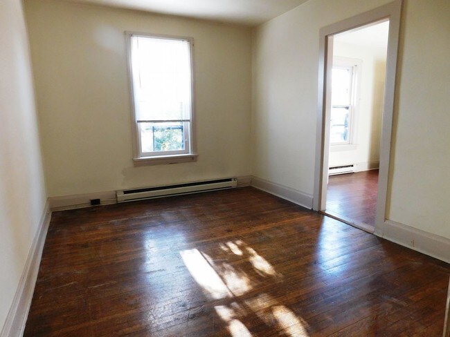 Building Photo - 208 Hamilton St