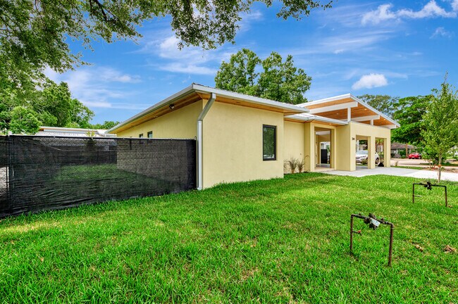 Foto del edificio - 2144 Webber St