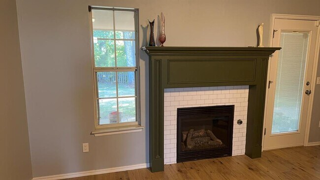 Building Photo - 856 Shady Creek Ln
