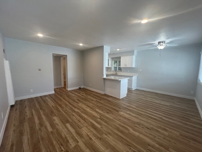 Building Photo - 1534 Manhattan Beach Blvd