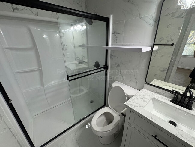 Building Photo - 1303 Sweet Pine Dr