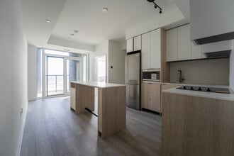 Building Photo - 1007 The Queensway