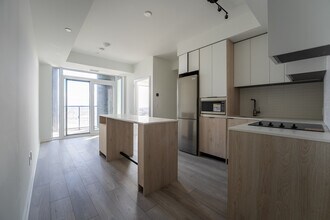 Building Photo - 1007 The Queensway