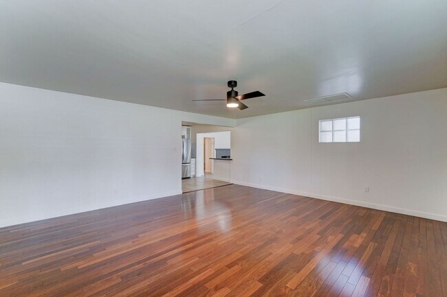 Building Photo - READY TO VIEW NOW! Stylish 4-Bed Arcadia L...