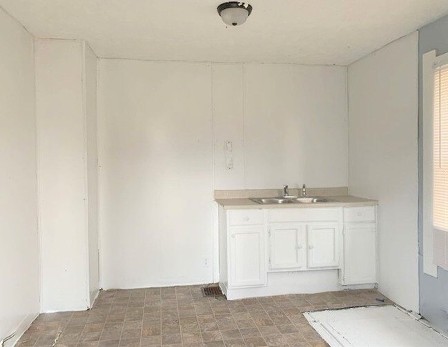 Building Photo - Cute 2BE 1BA home in Harding St