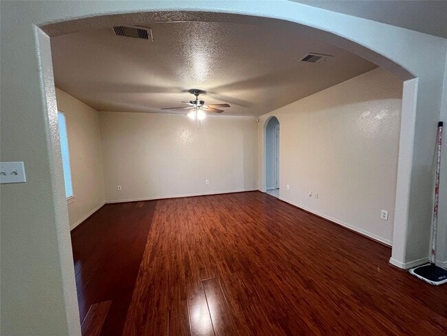 Building Photo - 11007 Glen Hollow