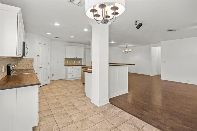 Foto del edificio - 789 Kingfisher Ln