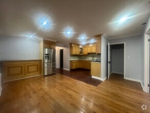 Building Photo - 74-01 85th Dr