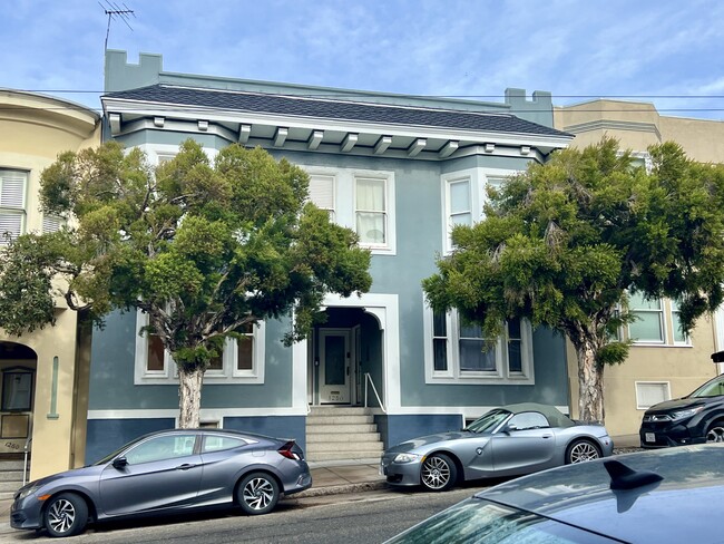 4-unit bldg in Russian Hill - 1254 Union St