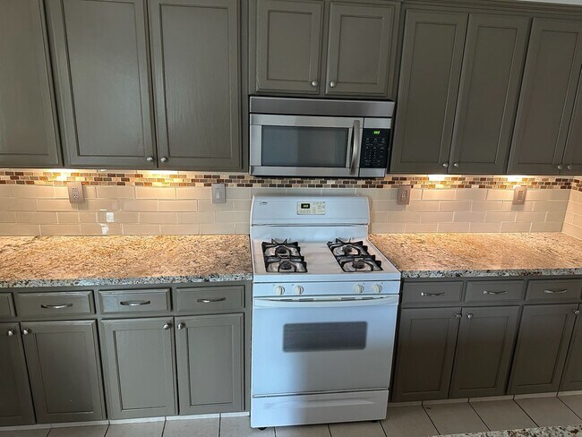 Foto del edificio - 1517 Mirasson Ave