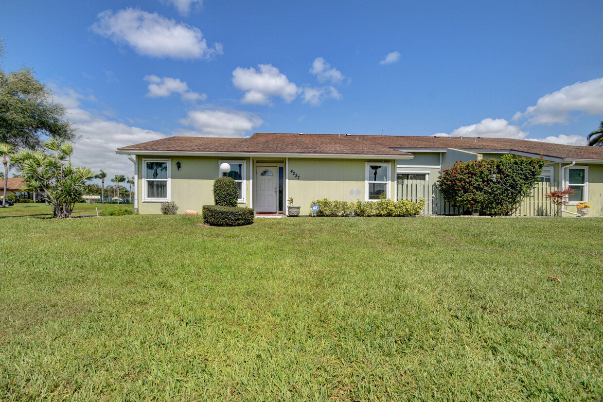 4237 Willow Pond Circle West Palm Beach Room for Rent in West