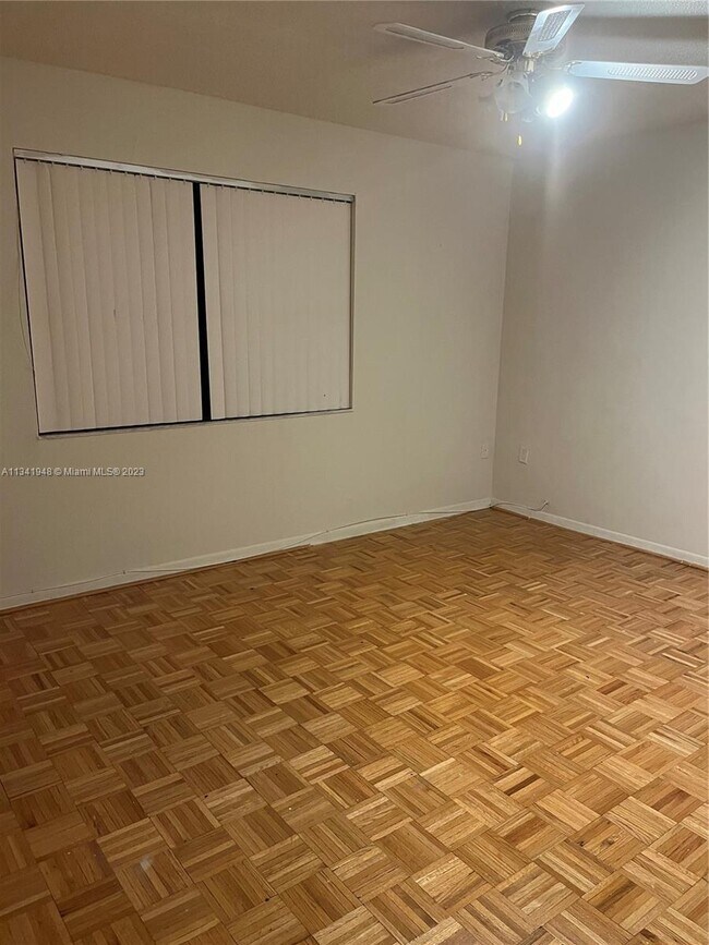 Foto del edificio - 10859 NW 7th St