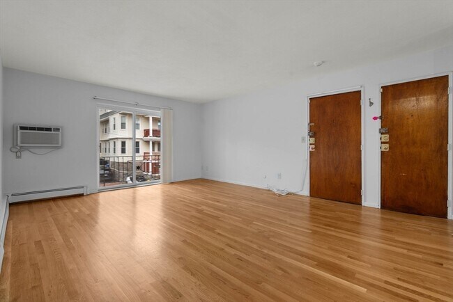 Foto del edificio - 8 Robinwood Ave