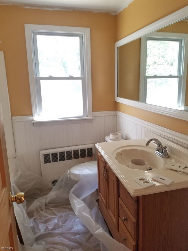 Building Photo - 4 br, 1 bath House - 27 Beechwood Ave