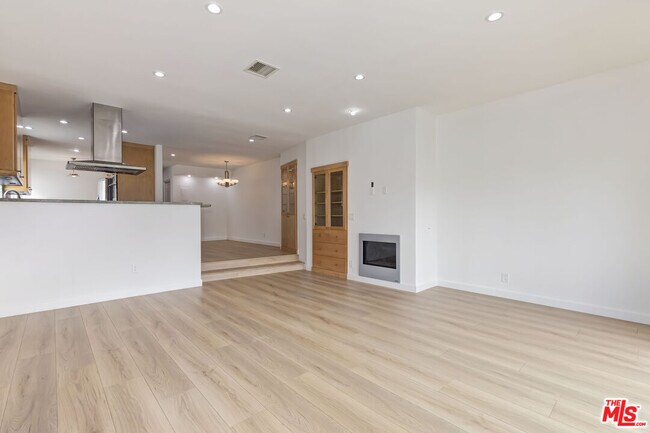 Foto del edificio - 11925 Mayfield Ave