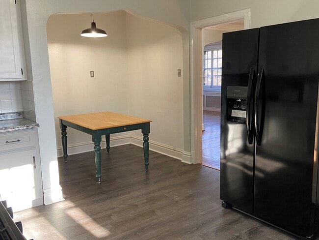 Kitchen - Breakfast Nook - 7238 Pershing Ave