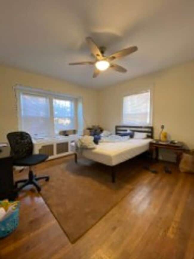 Building Photo - Boston College 2026!!!  Renovated 5 Bed/2.5 Bath on Comm Ave Less than 1 block to Campus.  NO FEE!!!