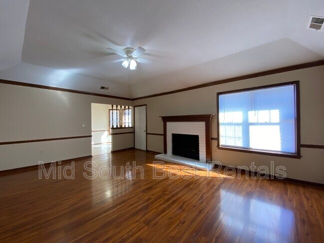 Foto del edificio - 5028 Ross Rd