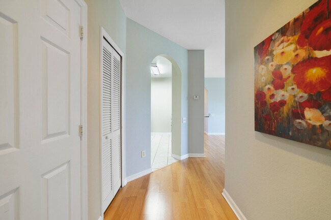 Foto del edificio - 6214 Stevenson Dr