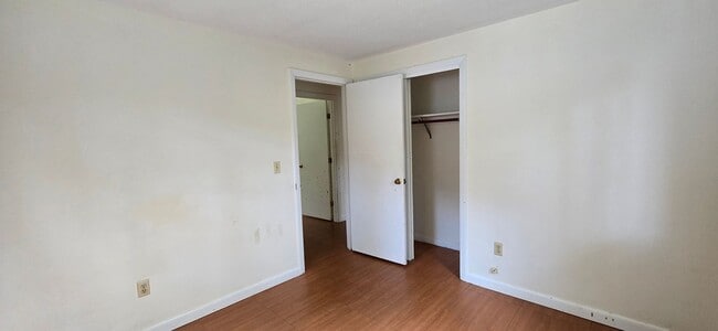 Building Photo - 206-208-208 Higgins Crowell Rd