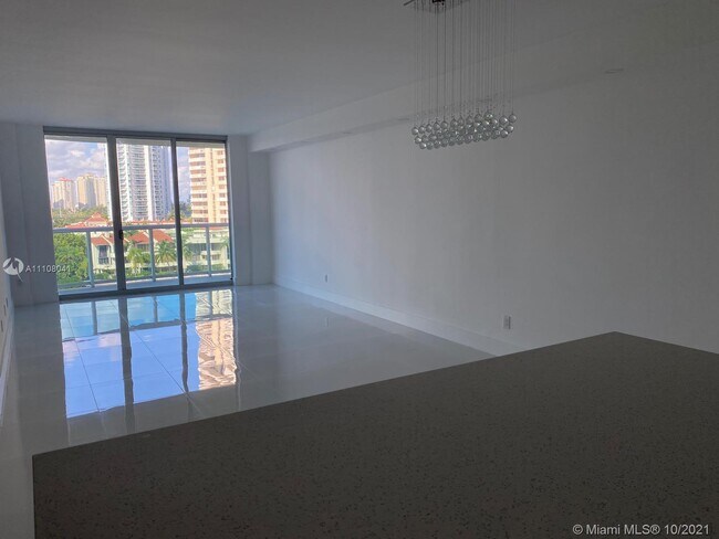 Foto del edificio - 19390 Collins Ave