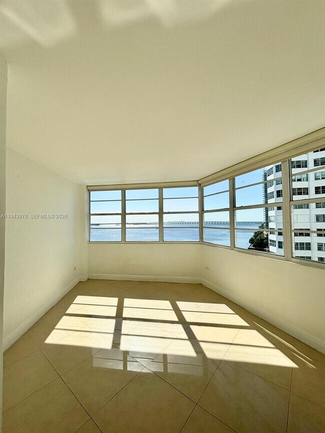 Foto del edificio - 801 Brickell Bay Dr