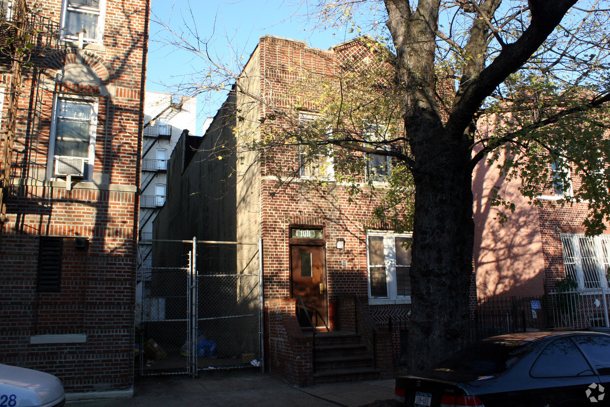 Foto del edificio - 1011 Longfellow Ave