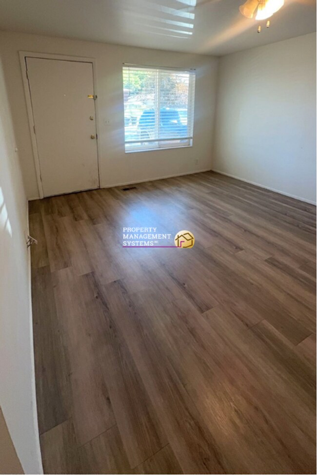 Foto del edificio - 824-826 E White Maple Way (3700 S)