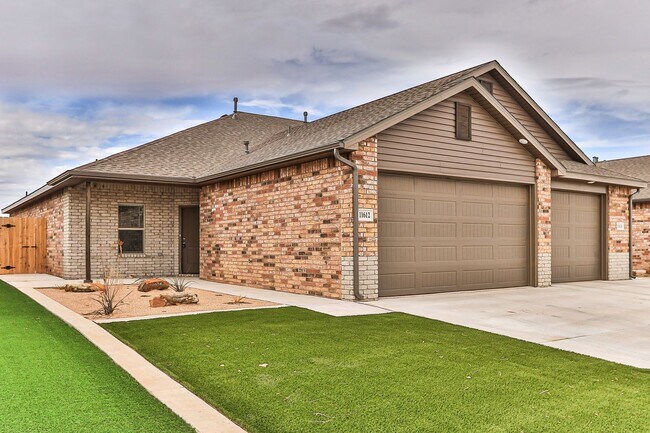 Building Photo - Beautiful 2 Bedroom 2 Bath With Open Conce...