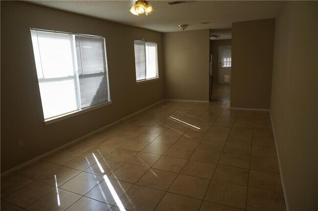 Building Photo - 609 Luther Dr