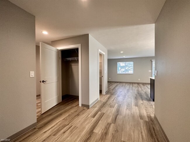 Building Photo - 3 br, 2 bath Duplex - 1220 North Coach Drive