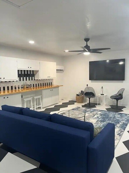 Foto del edificio - 7009 Whispering Oaks Dr