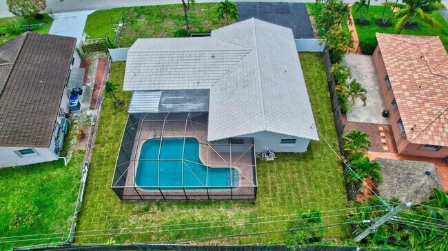Foto del edificio - 4274 NW 2nd Ct