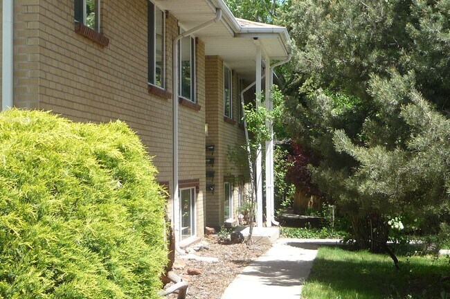 Foto del edificio - Garden-Level 1 Bed in Downtown Golden – $1...