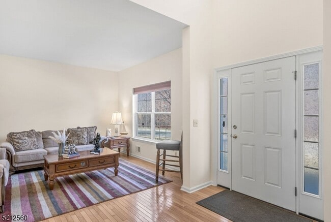 Building Photo - 706 Skyline Dr