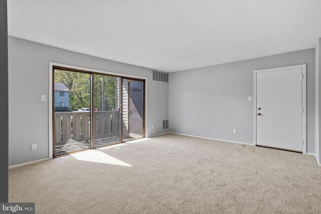 Building Photo - 901 Woodhollow Dr