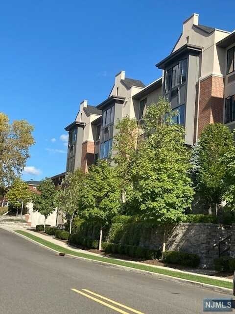 Building Photo - 461 Palisades Blvd