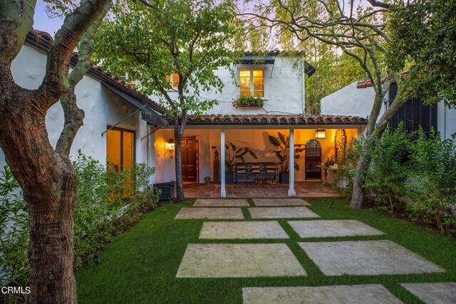 Building Photo - 1514 Sunset Plaza Dr