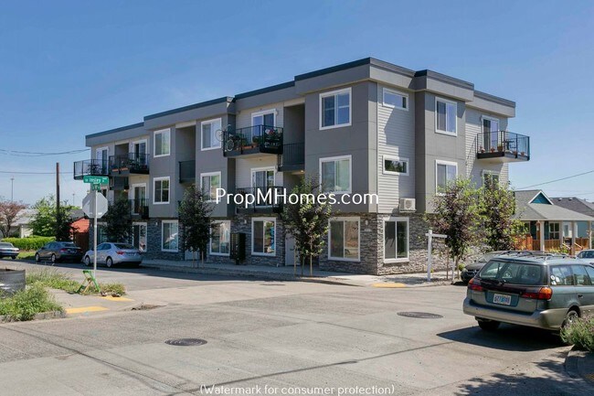 Building Photo - 5350 SE 18th Ave