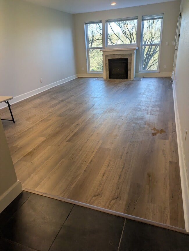 Building Photo - 520 SE Columbia River Dr