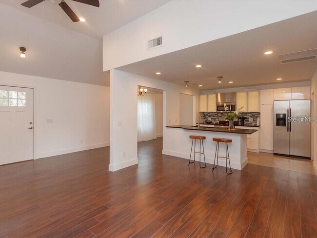 Foto del edificio - 1830 Staunton Ave