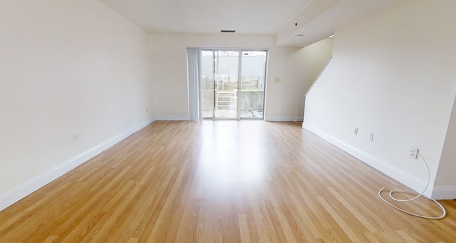 Foto del edificio - 144 North Beacon St