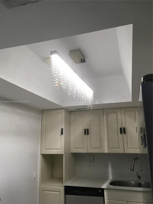 Foto del edificio - 5838 Collins Ave