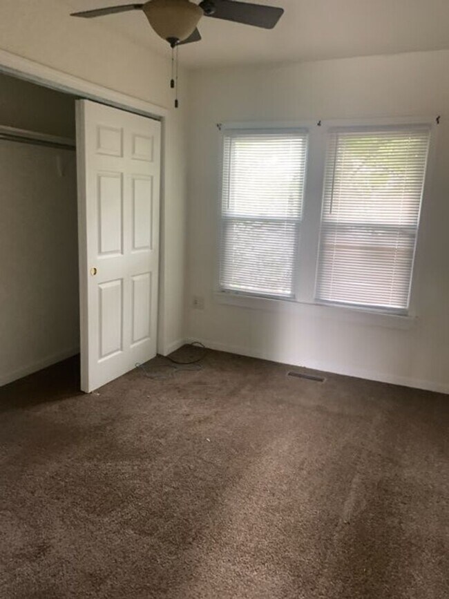 1577 Berdan Ave Unit 1577 Berdan, Toledo, OH 43612 Room for Rent in